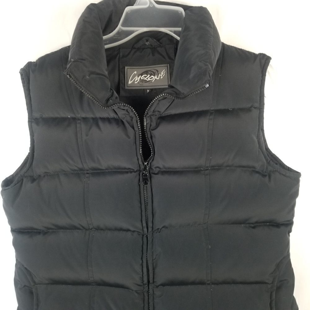 Black Cyclone puffer vest. Size M - Picture 6 of 15